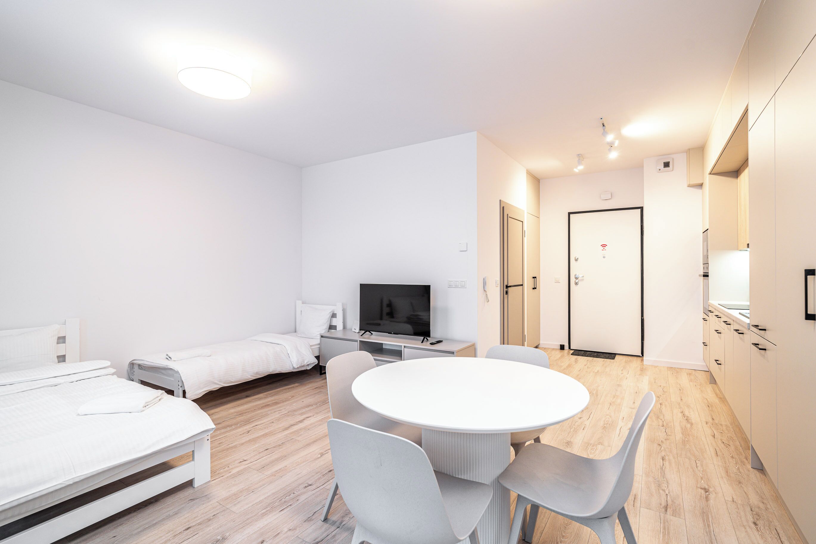 Studio Suite, Balcony | Iron/ironing board, free WiFi