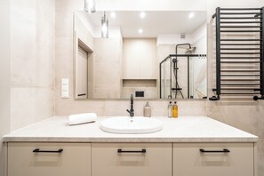 ห้องสตูดิโอสวีท, ระเบียง | ห้องน้ำ