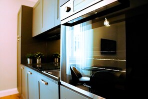 Kühlschrank, Ofen, Herdplatte, Geschirrspüler