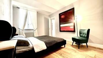 BĂŒgeleisen/BĂŒgelbrett, WLAN, BettwĂ€sche