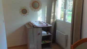 6 chambres, fer et planche à repasser, lit parapluie, Wi-Fi gratuit