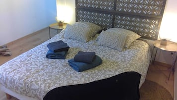 6 chambres, fer et planche à repasser, lit parapluie, Wi-Fi gratuit