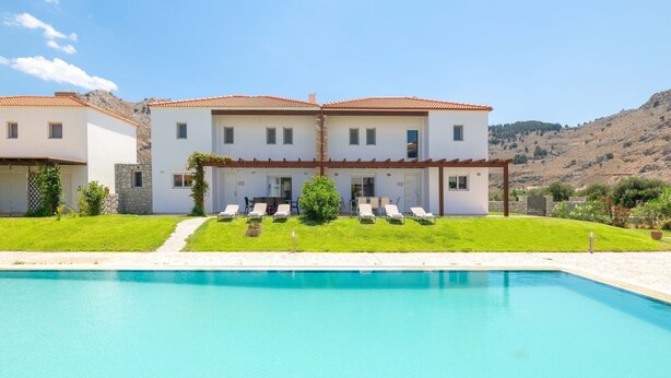 Pool - Haus in Kolympia mit Garten und Bergblick by Interhome (Archangelos)