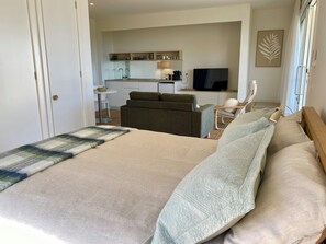 1 chambre, fer et planche à repasser, accès Internet, draps fournis