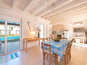 Dining - Haus in Kolympia mit Garten und schöner Aussicht by Interhome (Archangelos)