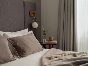 Classic Double Room | Premium bedding, pillow-top beds, in-room safe, laptop workspace - Bob W London Hyde Park (London)