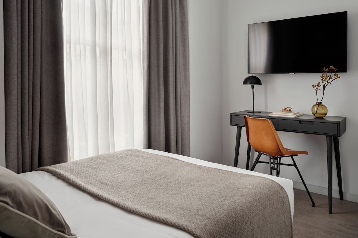 Classic Single Room | Premium bedding, pillowtop beds, in-room safe, laptop workspace