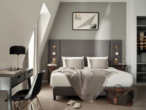 Superior Double Room, City View | Premium bedding, pillowtop beds, in-room safe, laptop workspace - Bob W London Hyde Park (London)