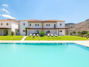 Pool - Haus in Kolympia mit Parkplatz und Bergblick by Interhome (Archangelos)
