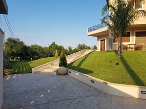 Exterior - Villa "Dimitris" mit Blick auf das Wasser by Interhome (Aiyion)