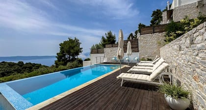 Villen mit privaten Pools und Meerblick Skiathos by Interhome