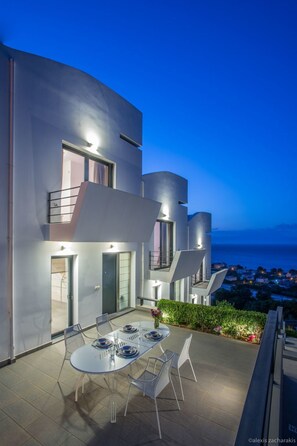 Outdoor dining - mit Blick auf das Wasser by Interhome (Melisi)