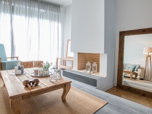 Interior - mit Blick auf das Wasser by Interhome (Melisi)