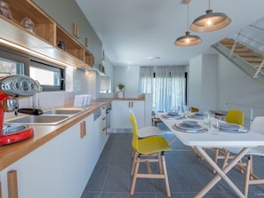 Fridge, oven, dishwasher, cookware/dishes/utensils - mit Blick auf das Wasser by Interhome (Melisi)
