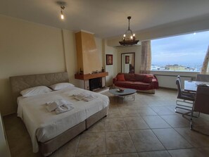 TV, fireplace, DVD player - Privater Pool Panorama Athen 2 Stockwerk Villa by Interhome (Athen)