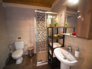 Towels - Eine unabhängige, voll ausgestattete Wohnung direkt am Meer. by Interhome (Aj. Nikitas)