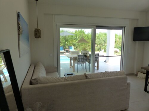 Casa O mit Swimmingpool and großer Terrasse by Interhome