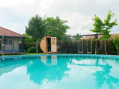 Hochwertiges Ferienhaus Steffi mit Terrasse by Interhome
