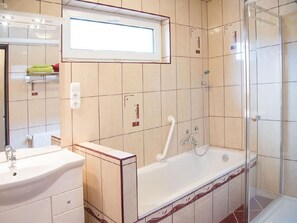 Towels - Wohnung mit Garten, Grill und Gemeinschaftspool by Interhome (Balatonbereny)