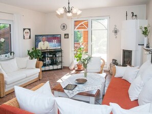 TV, fireplace - Wohnung mit Garten, Grill und Gemeinschaftspool by Interhome (Balatonbereny)