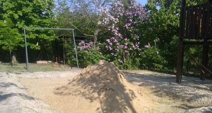 mit Garten, Terrasse und Gartenpavillon by Interhome