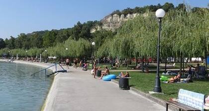 mit Garten, Terrasse und Gartenpavillon by Interhome