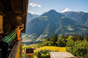 Property grounds - Apartment 'Lechnerhof Edelweiß' with Mountain View, Shared Terrace and Wi-Fi (Schenna)