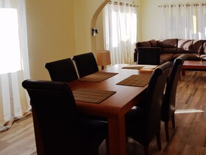 Dining - Tolles Ferienhaus in Santana mit Großer Terrasse by Interhome (Algarvia)