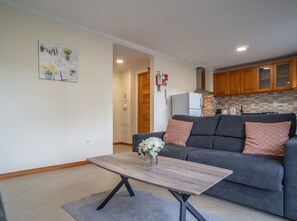 TV - Oudinot Wohnungen by Interhome (Madeira/Funchal)