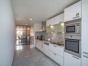 Fridge, microwave, oven, dishwasher - Wohnung "Freemont" mit Balkon by Interhome (Madeira/Funchal)