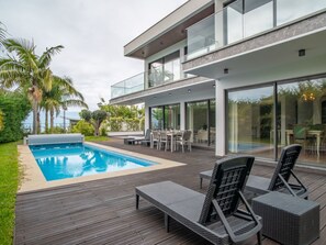 A heated pool - Ferienvilla "Gold Villa" mit eigenem Pool by Interhome (Madeira/Funchal)