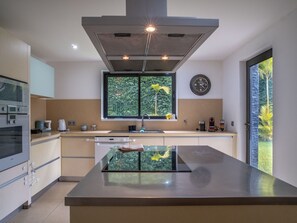 Fridge, microwave, oven, dishwasher - Ferienvilla "Gold Villa" mit eigenem Pool by Interhome (Madeira/Funchal)