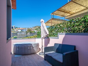 Terrace/patio - "Sunny II" mit Whirlpool by Interhome (Madeira/Funchal)