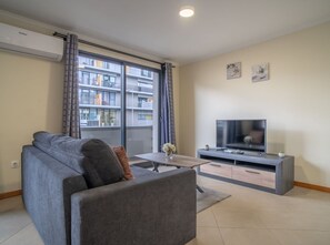 TV - Oudinot Wohnungen by Interhome (Madeira/Funchal)