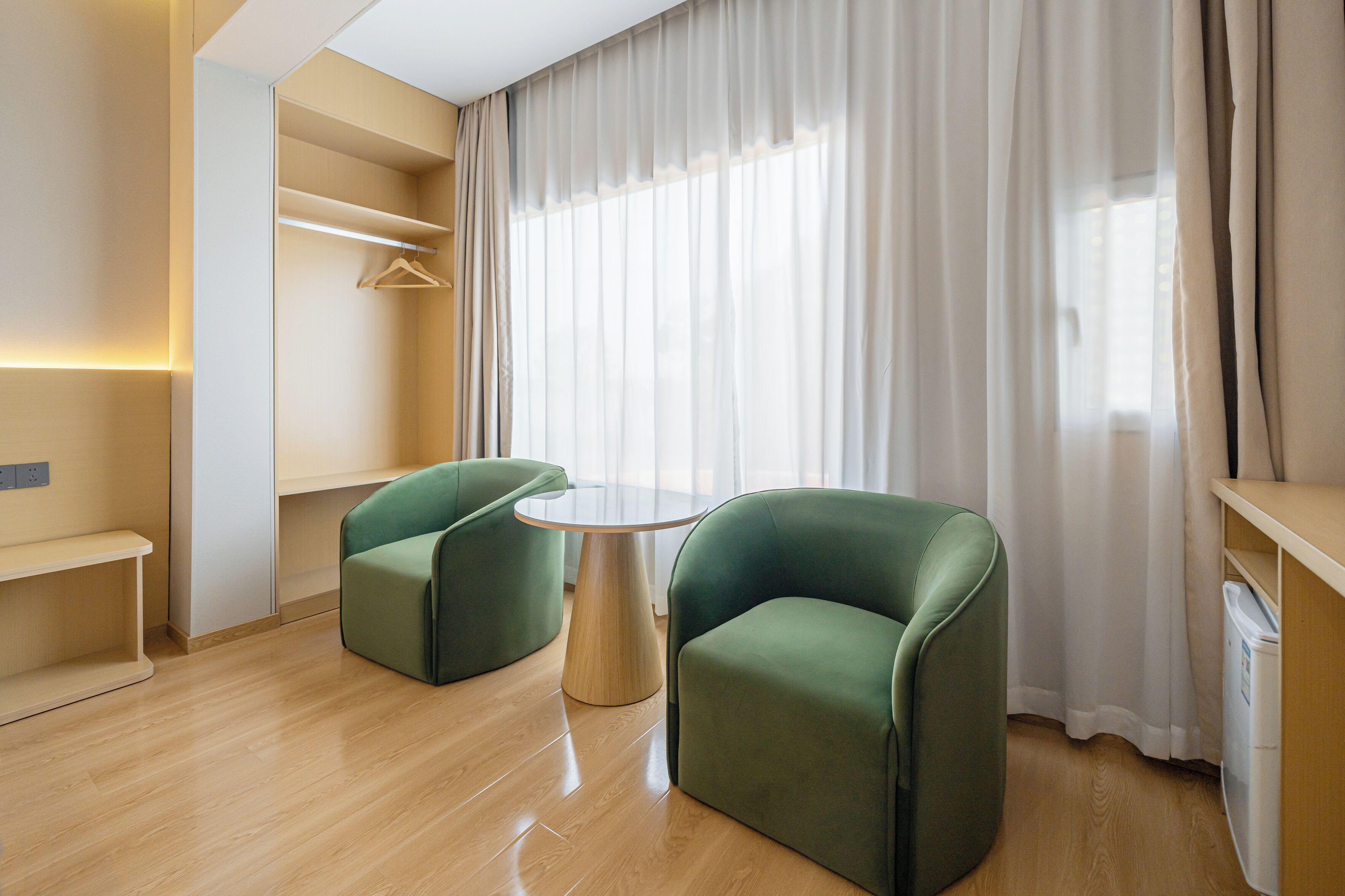 Habitació doble sènior, vistes al pati | Espai de treball apte per a portàtils i wifi gratuïta 