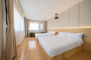Senior Twin Room, Courtyard View | Laptop workspace, free WiFi - MEI DI DU JIA HOTEL (Shanghai)