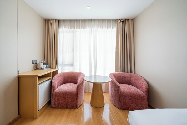 Standard Double Room, Courtyard View - MEI DI DU JIA HOTEL (Shanghai)