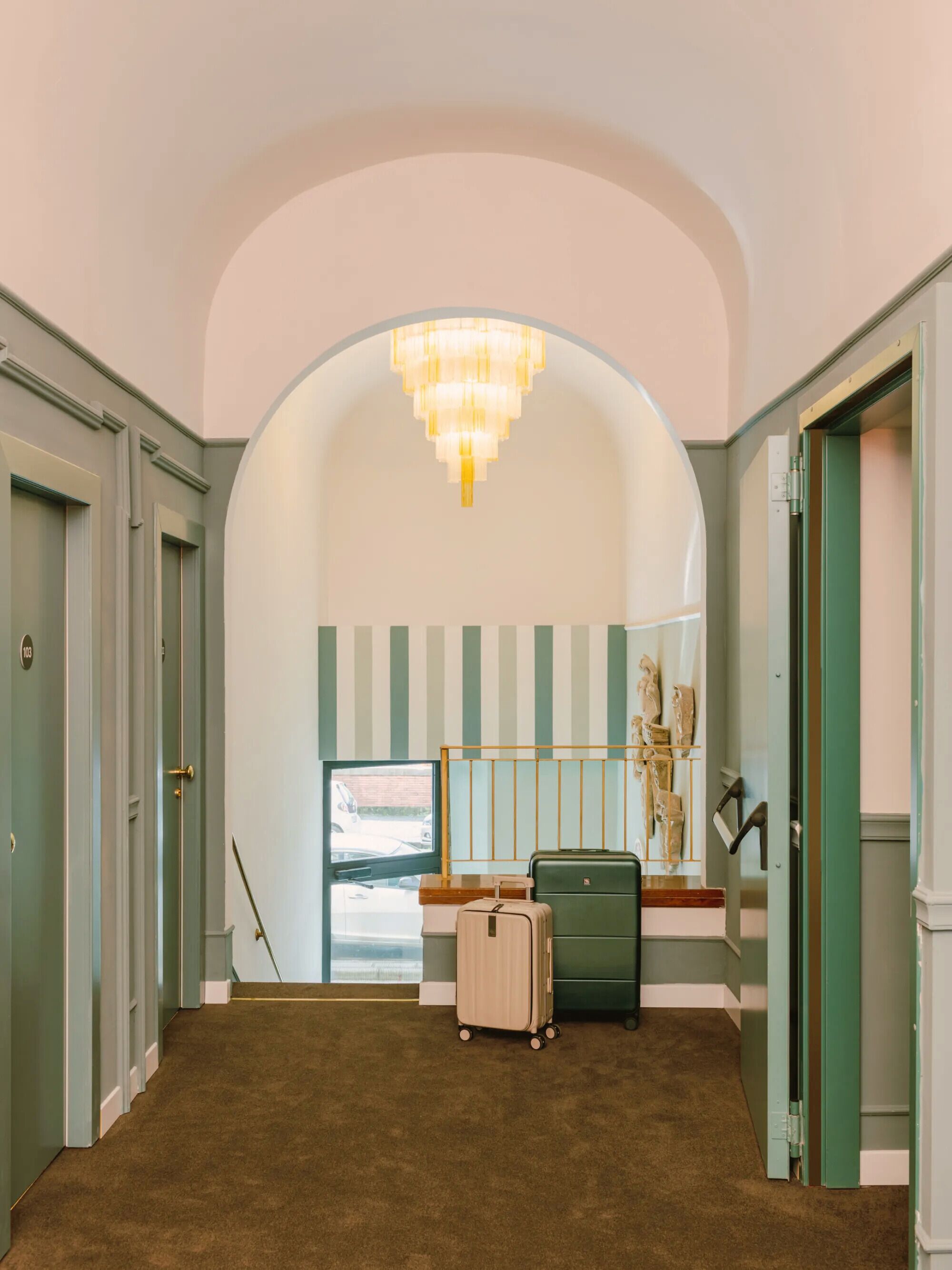 Desk, laptop workspace, iron/ironing board, free WiFi