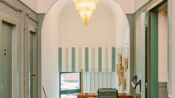 Bureau, espace de travail pour ordinateur portable