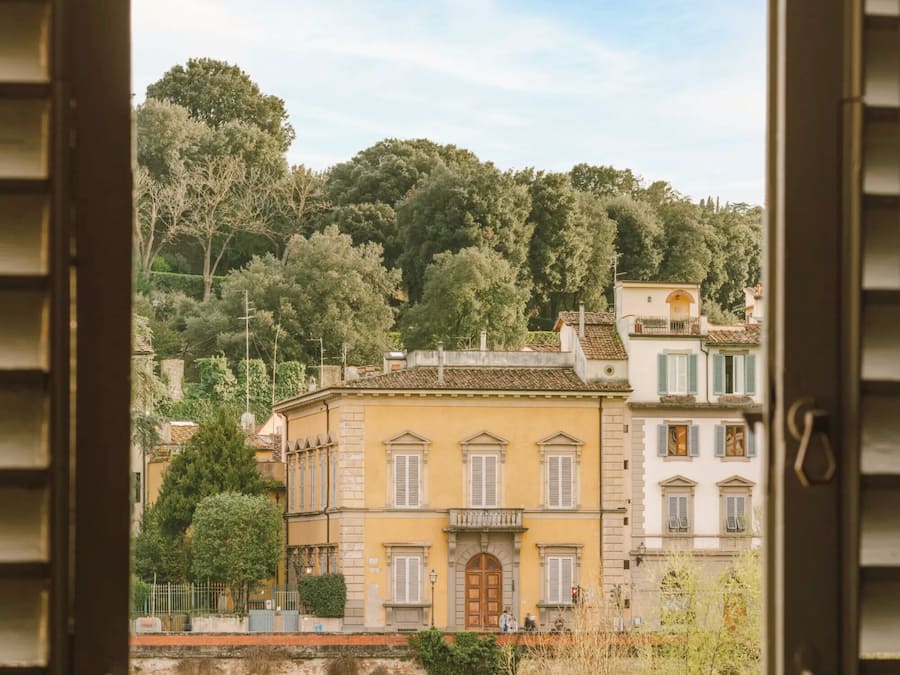 Una scrivania, postazione laptop, ferro/asse da stiro, Wi-Fi gratuito