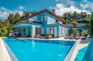 A heated pool - Villa Loreina Schloss by Interhome (Madeira/Funchal)