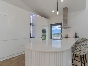 Fridge, microwave, oven, dishwasher - Das Poolhaus in Ponta de Sol by Interhome (Madeira/Canhas)
