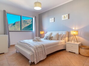 Internet - Schöne Wohnung am Strand by Interhome (Arco da Calheta)