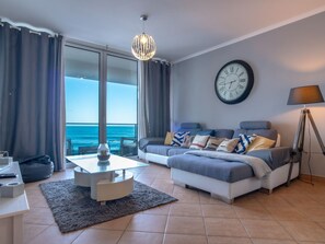TV - Schöne Wohnung am Strand by Interhome (Arco da Calheta)