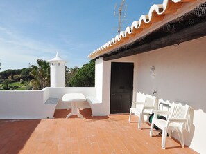 Terrace/patio - für 6 Personen ca. 115 m² in Porches, Algarve (Westalgarve) by Interhome (Porches)