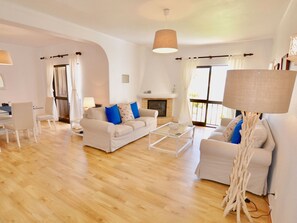 Fireplace - für 9 Personen ca. 147 m² in Porches, Algarve (Westalgarve) by Interhome (Porches)