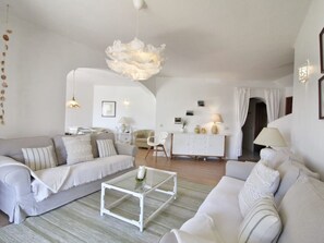 Fireplace - Rustikales, erschwingliches Sommerhaus in Strandnähe by Interhome (Porches)