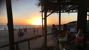 A beachside restaurant with a view of the sunset over the ocean. - La Ranita Negra Casa Mariposa by Interhome (La Paloma)