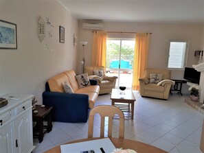 TV, fireplace, DVD player - in Lagos mit Privater Terrasse by Interhome (Lagos)