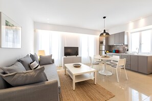 In-room safe, desk, blackout curtains, soundproofing - Naousa Center Living (Paros)